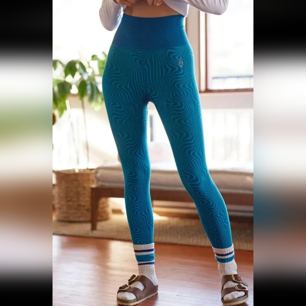 NEW FREE PEOPLE MOVEMENT Jacquard Ankle Leggings Wave Rider/Swirl Size S